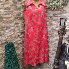 Vintage 1970s maxi sleeveless dress Red & Gold with Dagger Collar Postage included