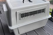 International Pet Carrier. Grey.