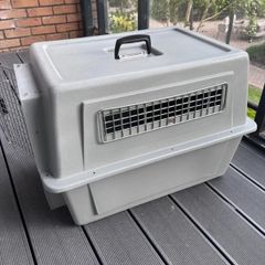 International Pet Carrier. Grey.