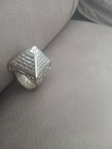 Pyramid ring 9ct