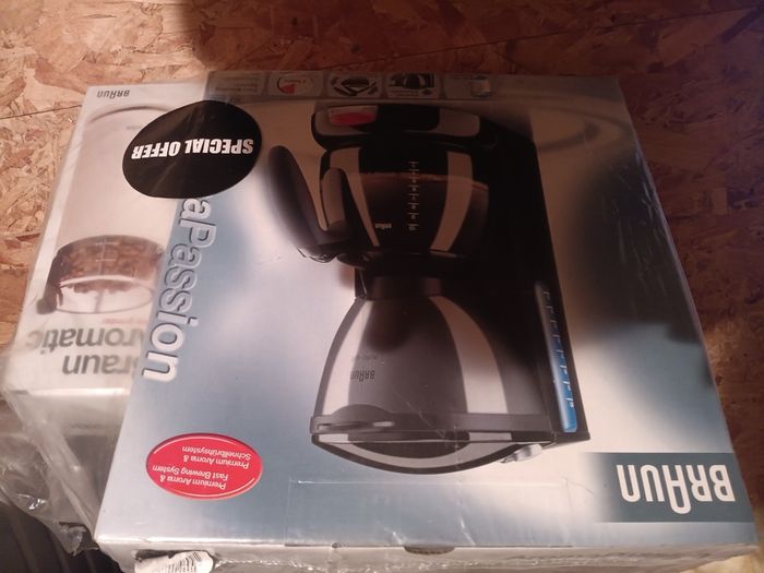 Coffee machine and grinder