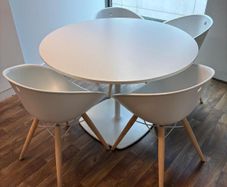 Round table with 4 chairs
