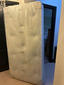Single coil sprung mattress