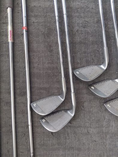 Maxfli golf bag vintage plus golf clubs, golf balls and tees