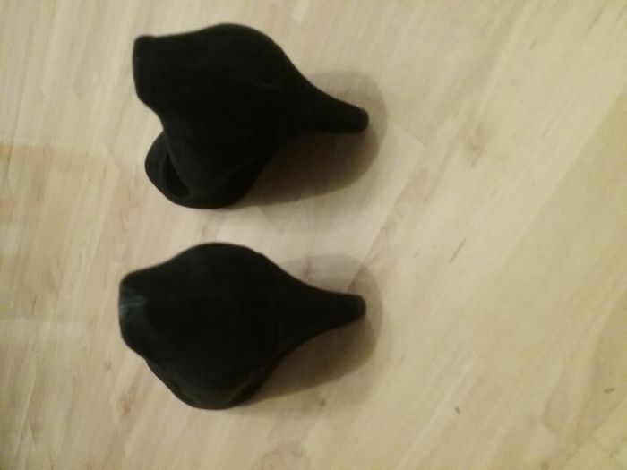 Black shoes UK4