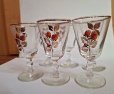 6 vintage glasses