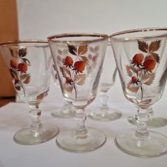 6 vintage glasses