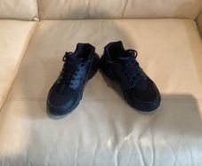 Nike black Huarache size uk 4