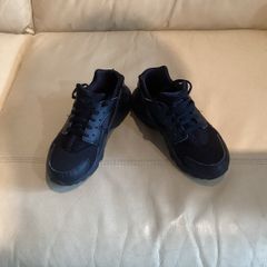 Nike black Huarache size uk 4