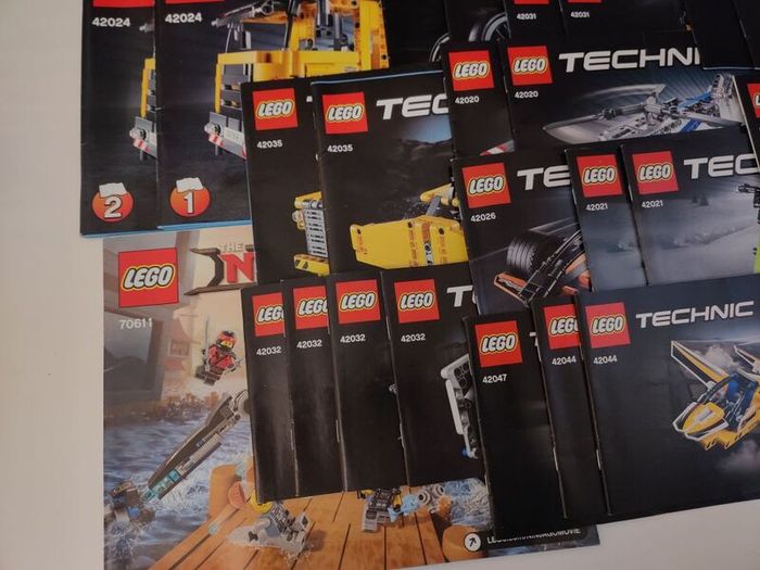 Lego Instruction Books in very good condition. Technic, City, Ninjago