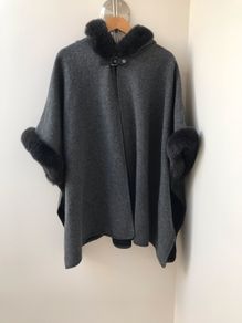 Rino pelle cape