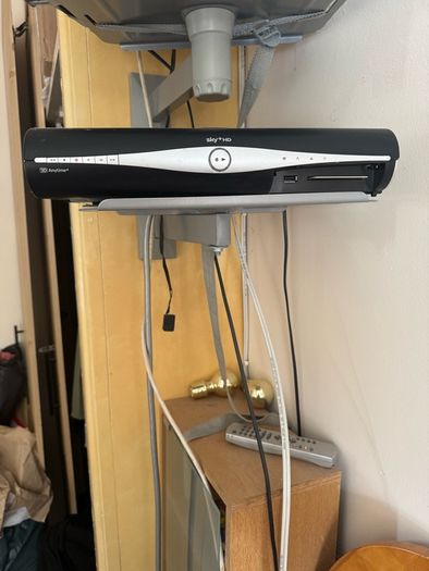 sky hd plus box