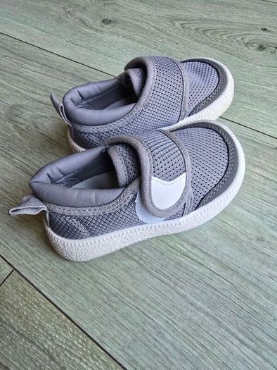 Baby shoes size 21