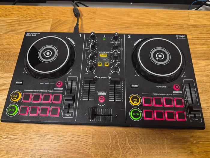 Pioneer DDJ-200 DJ Controller