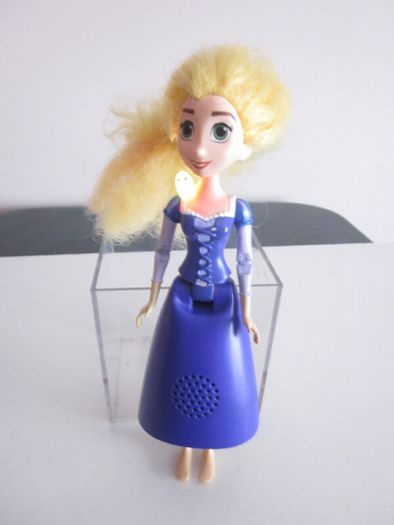 Disney Tangled The Series Musical Lights Rapunzel Doll w/ Pascal -Sings & Speaks