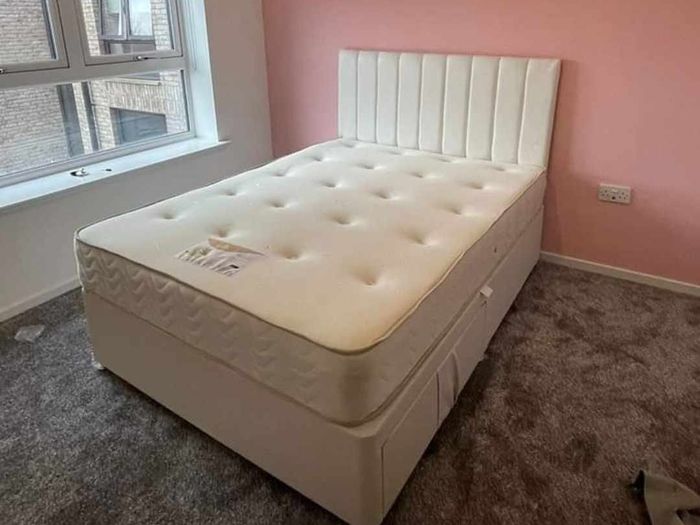 New Stylish Double 4ft, 4ft6, King 5ft And 6ft Superking Sizes Divan Beds Instock. Drawers And Optional Tufted Mattresses Available. Free Delivery