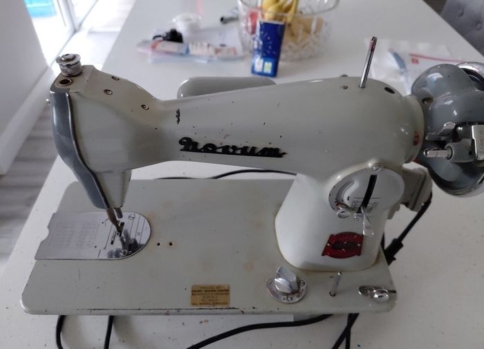 Vintage Novum Sewing Machine