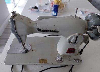 Vintage Novum Sewing Machine