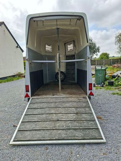 Double horsebox with front ramp for sale