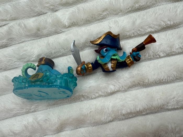 Skylanders Swap Force Figure Wash Buckler Used Please look at the pictures