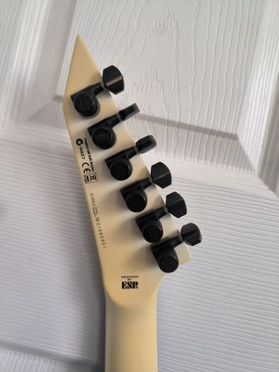 ESP LTD Arrow NT Arctic Metal - Snow White Satin