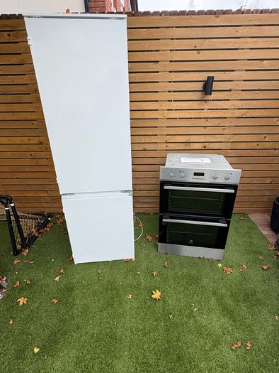 Oven/Microwave & Fridge