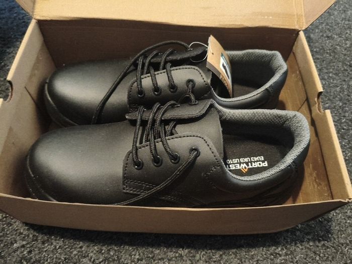 Portwest FC14 Safety Shoes Size EU 43