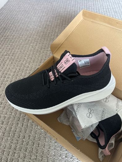 Ladies Crosshatch Size 5 (New)