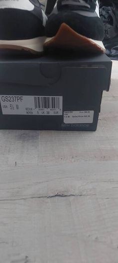 New balance trainers size 5
