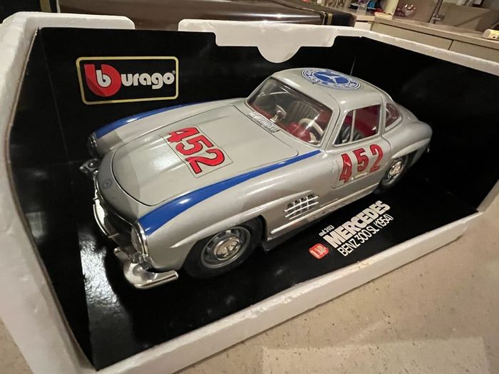 Mercedes 300 SL Gullwing 1/18 Burago