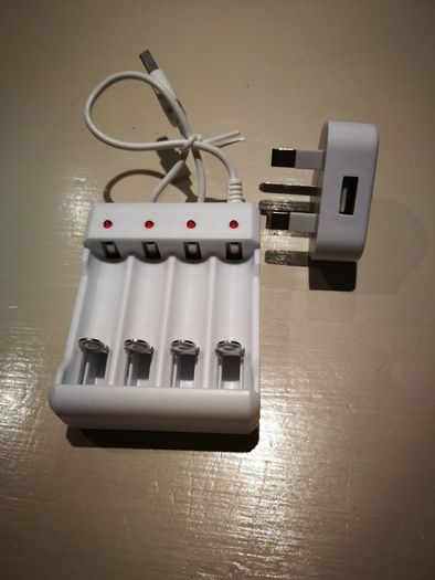AA/AAA Battery Charger