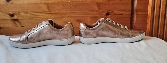 Clarks nallie Rose gold size 6D eu 39 leather Zip and lace closure In excellent condition