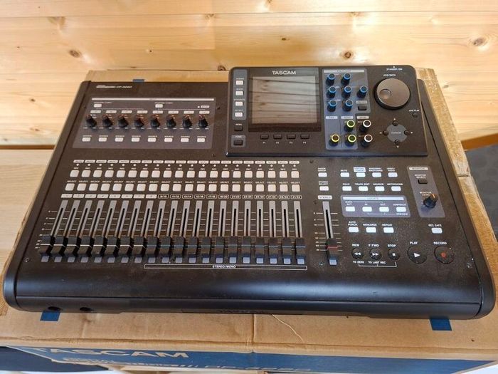 Tascam DP-32SD 32-Track Digital Portastudio