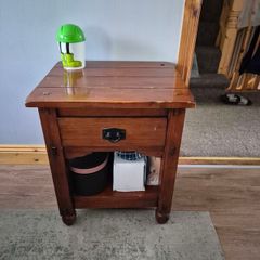 Zokia side table
