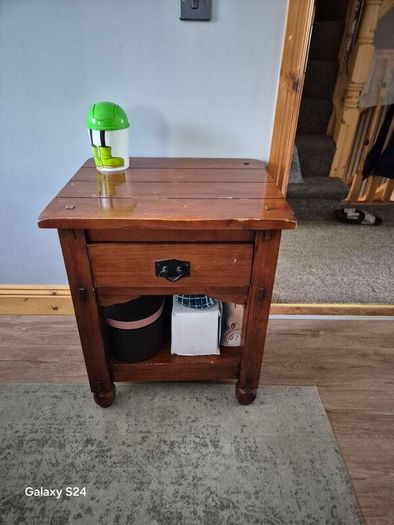 Zokia side table