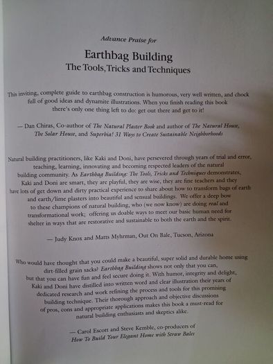 Earthbag Building / Kaki Hunter & Donald Kiffmeyer / 2019