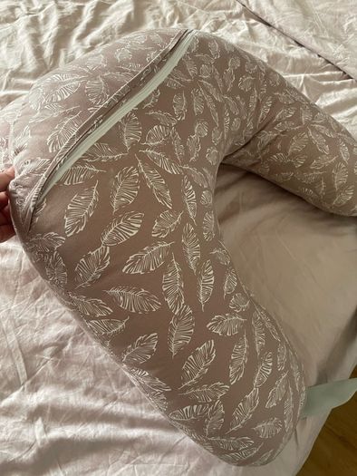 Momcozy feeding pillow