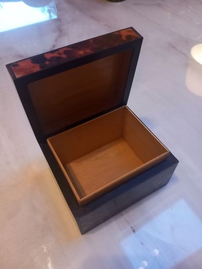 Tortoise shell antique trinket box, probably French, stunning, D18 free reg post