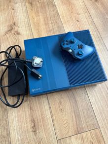 Xbox One 1TB Limited Edition Forza Motorsport 6 Console + Controller