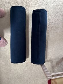 2 Bolster cushions