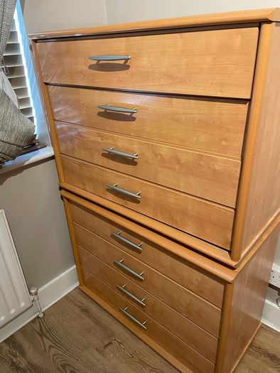 chest of drawers