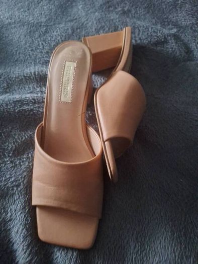 Shoes/Ladies Black and Beige Peeptoe .. Size: 4 UK