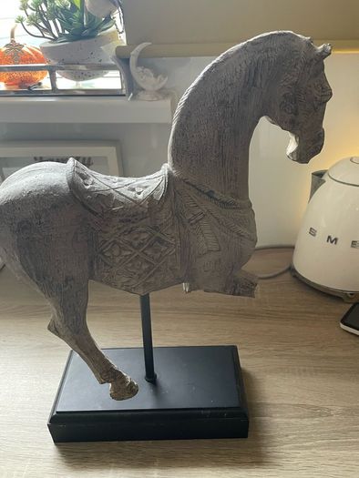 horse statue