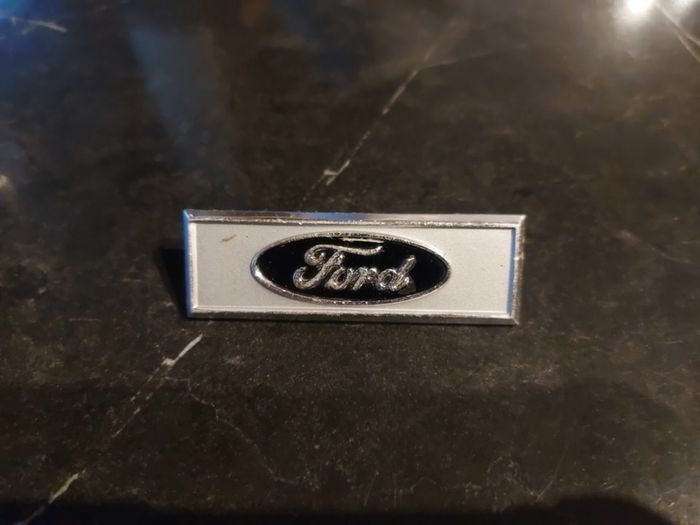 Ford badge