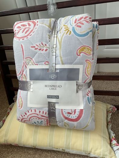 Bnwt grey bedspread double size