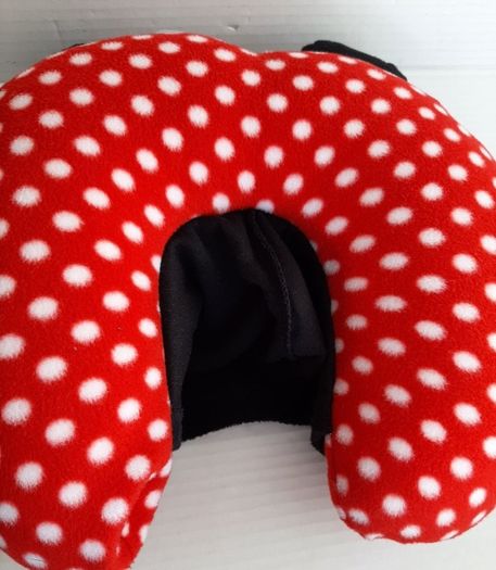 New Hat/neck zipped cushion tag attached