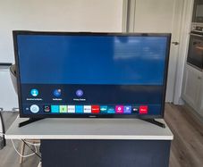 Samsung 32" TV with TV Stand