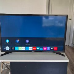 Samsung 32" TV with TV Stand