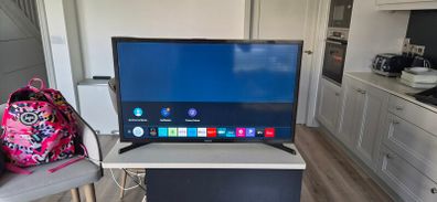Samsung 32" TV with TV Stand