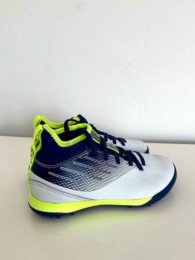 kids high top Astro football boots 9.5 junior
